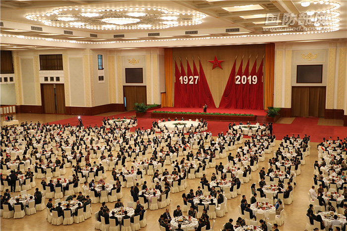 普天同庆：国防部举行盛大招待会热烈庆祝建军92周年